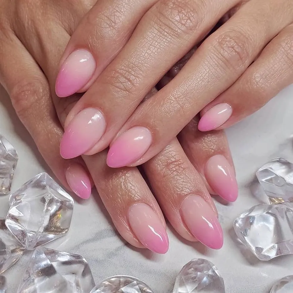 unhas decoradas na cor rosa