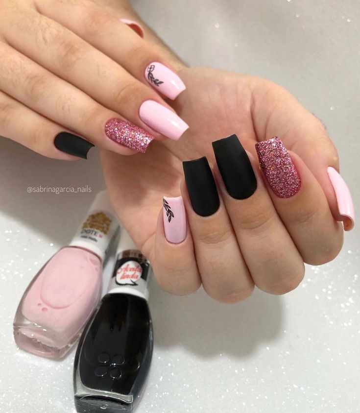 unhas decoradas na cor rosa