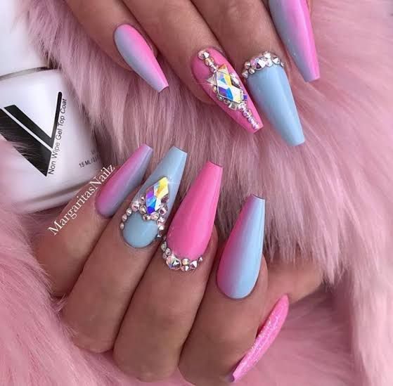 unhas decoradas na cor rosa