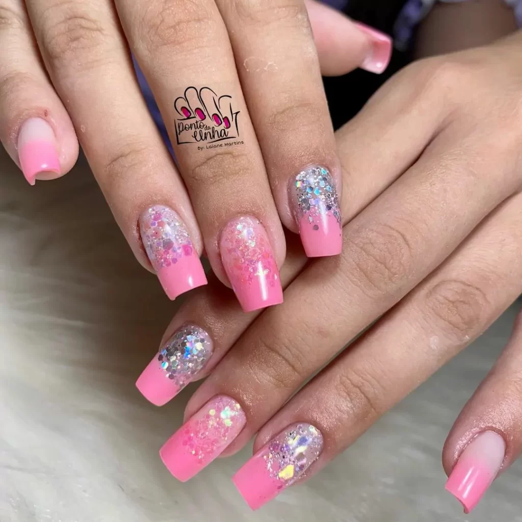 unhas decoradas na cor rosa