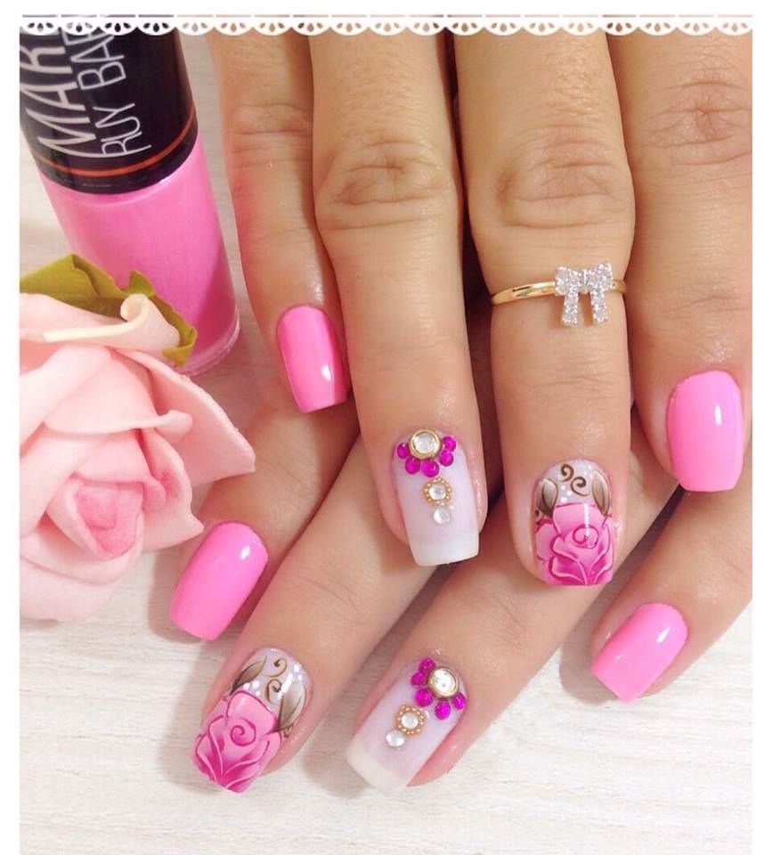 unhas decoradas na cor rosa