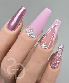 unhas decoradas na cor rosa