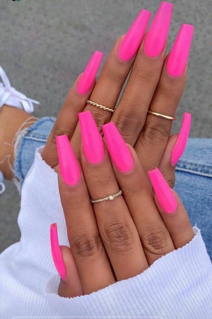 unhas decoradas na cor rosa