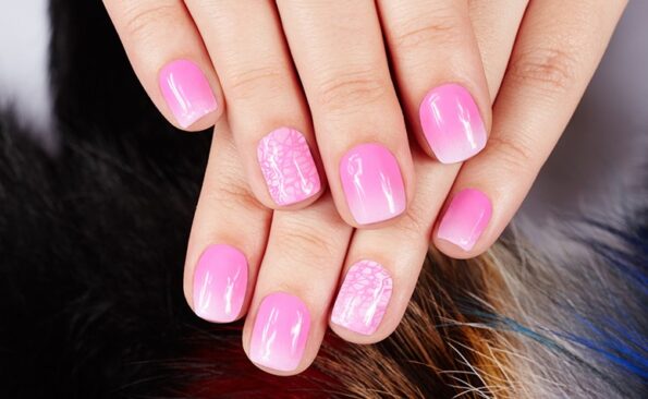 unhas decoradas na cor rosa