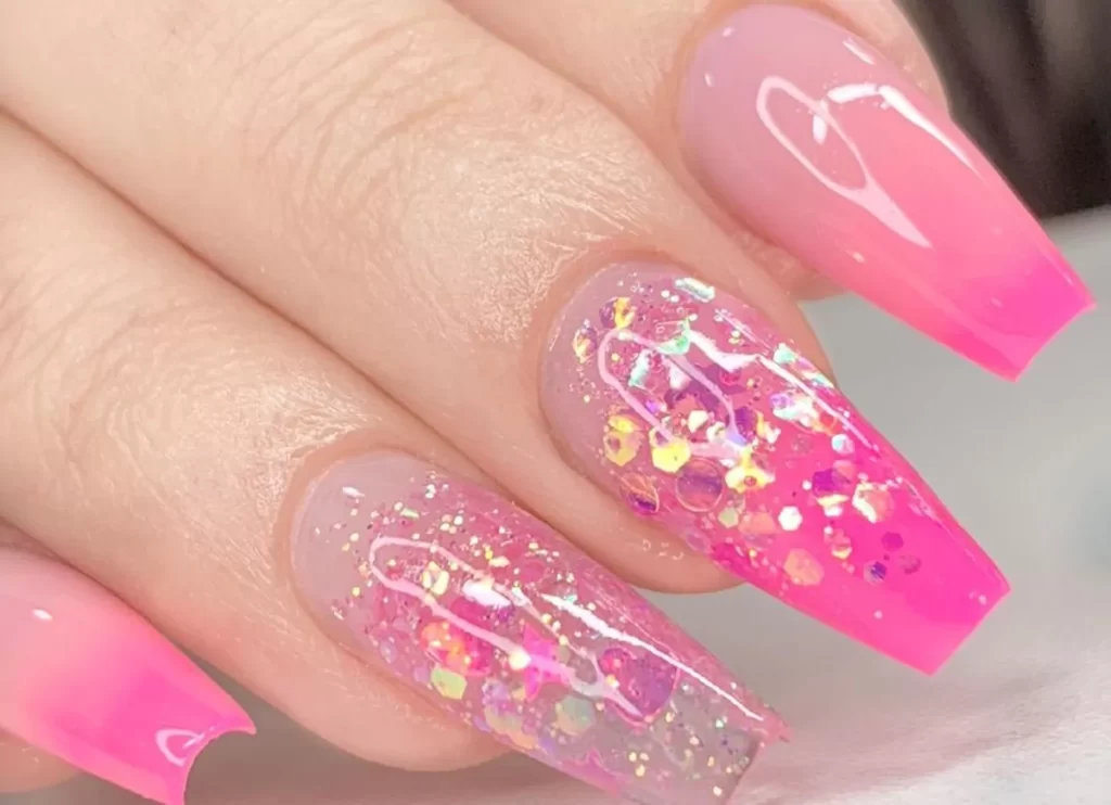 unhas decoradas na cor rosa