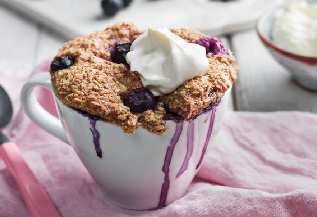 Bolo de caneca: 5 receitas rápidas e deliciosas para matar a fome na hora